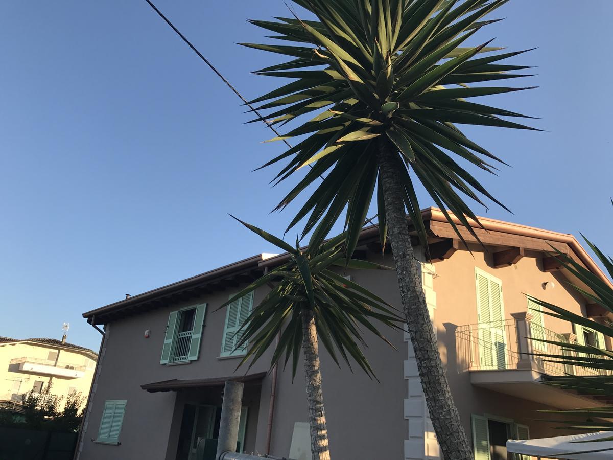 Bba2Passi Bed and Breakfast Marina di Massa Exterior foto