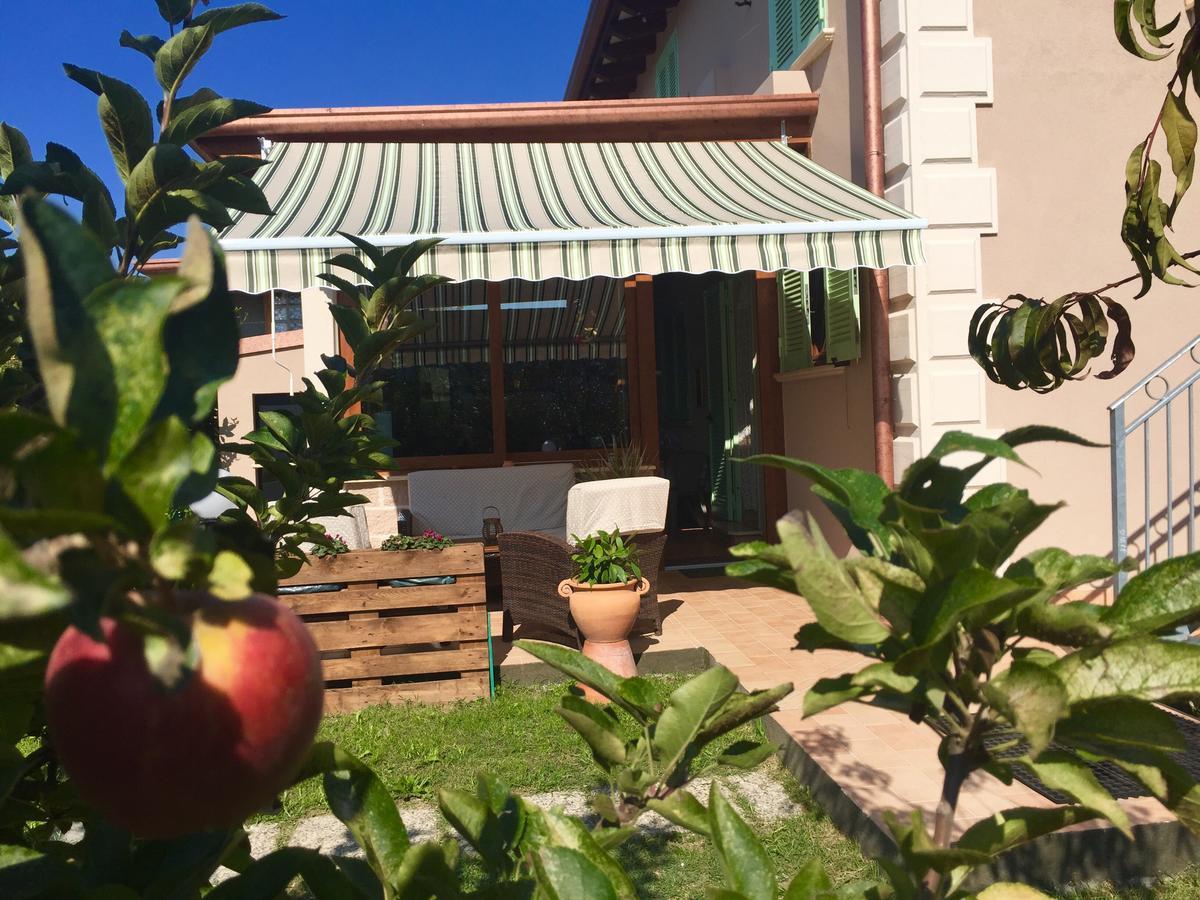 Bba2Passi Bed and Breakfast Marina di Massa Exterior foto