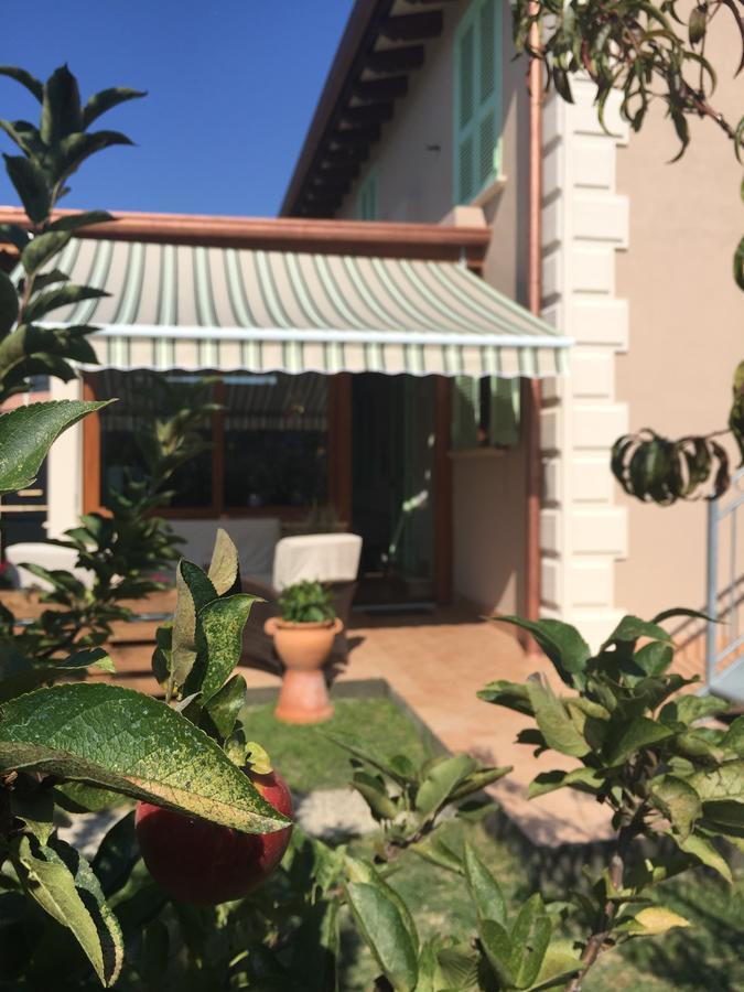 Bba2Passi Bed and Breakfast Marina di Massa Exterior foto