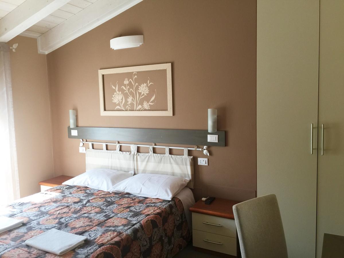 Bba2Passi Bed and Breakfast Marina di Massa Exterior foto